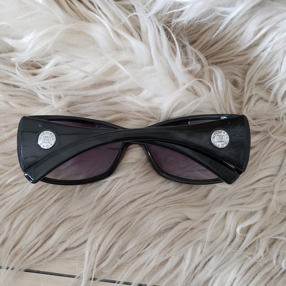 MICHAEL KORS - Sunglasses & case - Picture 5 of 11